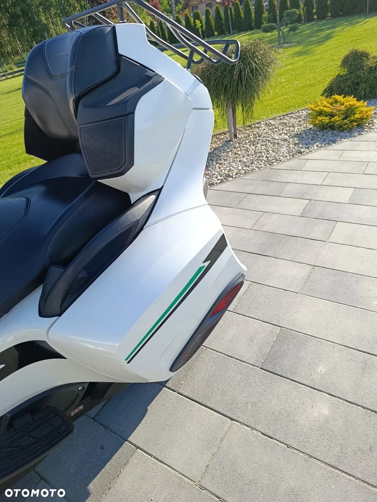 Can-Am Spyder - 16