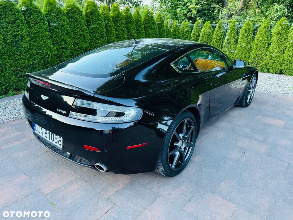 Aston Martin V8 Vantage - 14