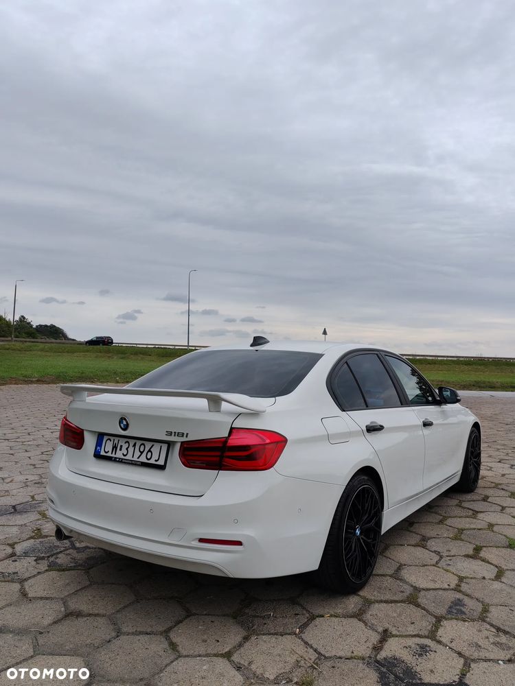 BMW Seria 3 318i - 9