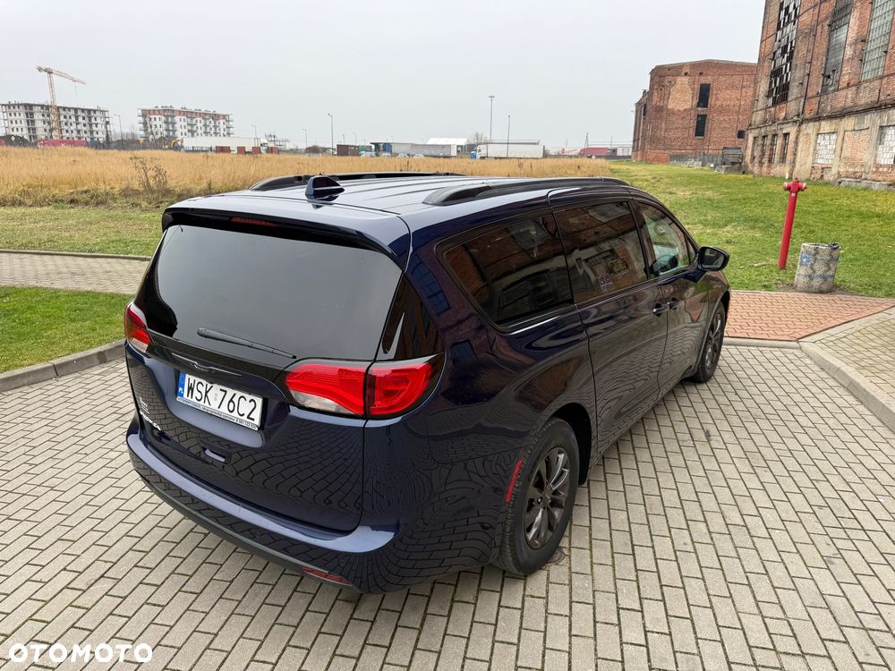 Chrysler Pacifica - 25