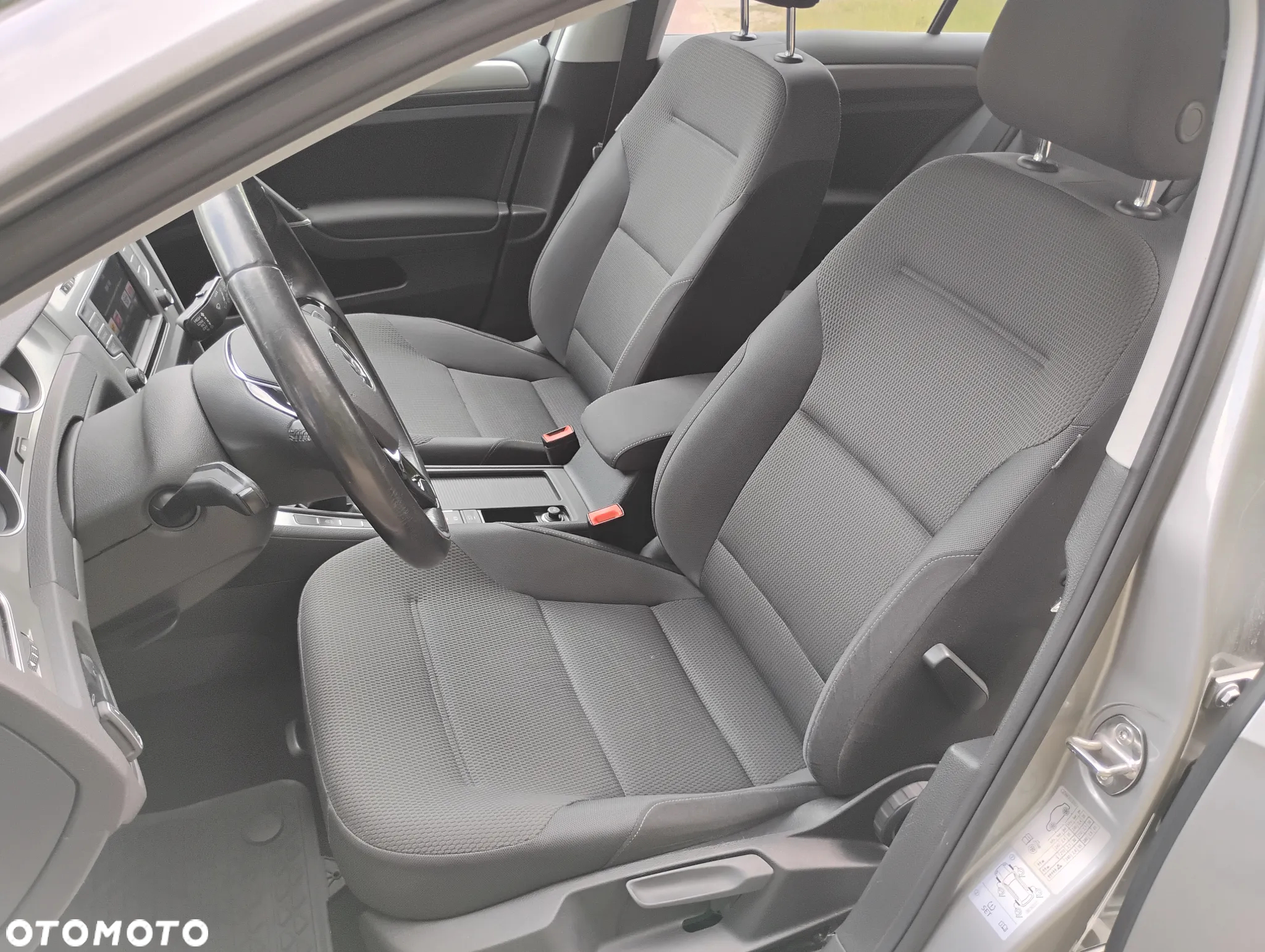 Volkswagen Golf - 11