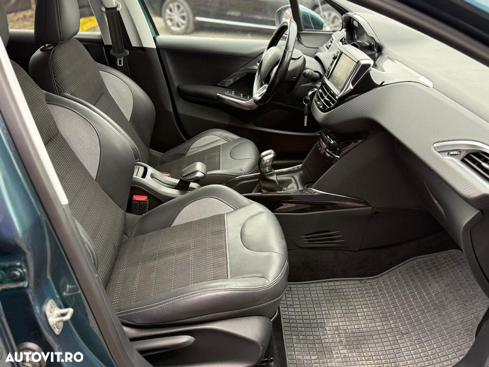 Peugeot 2008 1.2 L PureTech Allure - 27