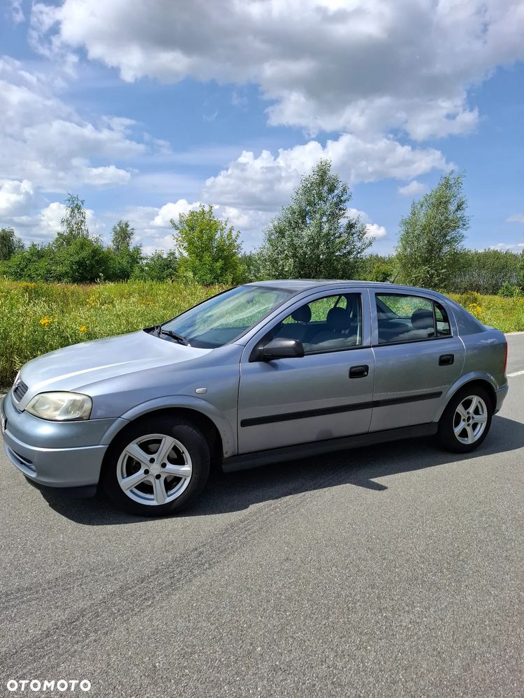 Opel Astra 1.4 111 - 2
