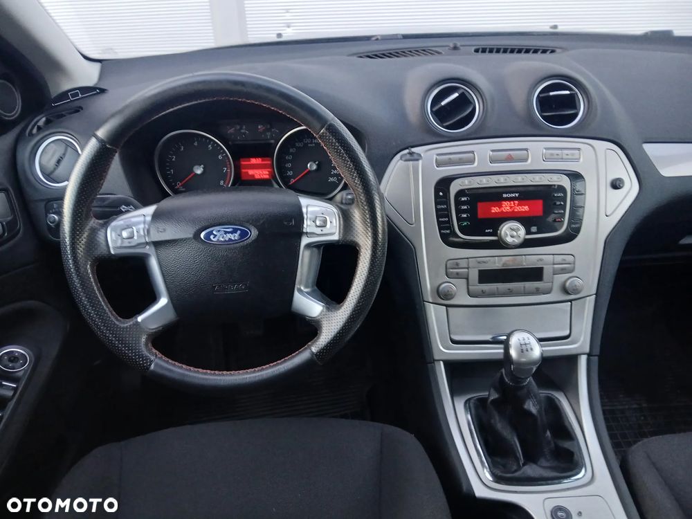 Ford Mondeo 1.6 Gold X - 24