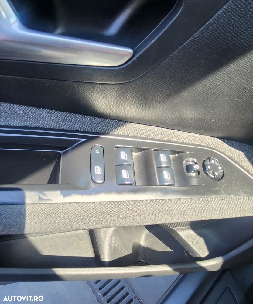 Peugeot 3008 PureTech 130 Stop & Start GPF EAT8 Active Business-Paket - 18