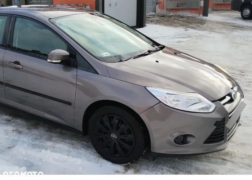 Ford Focus 1.6 Ambiente - 4