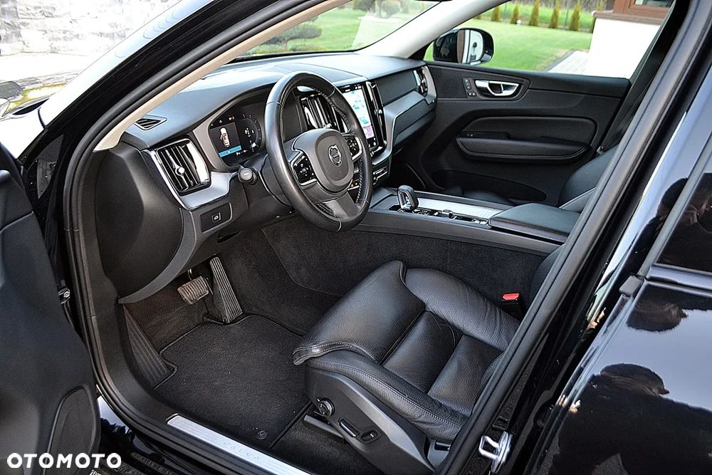 Volvo XC 60 B4 D Plus Dark - 11