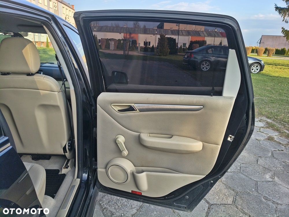 Mercedes-Benz Klasa B 180 CDI Special Edition - 26