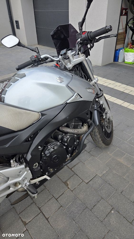 Suzuki GSR - 5