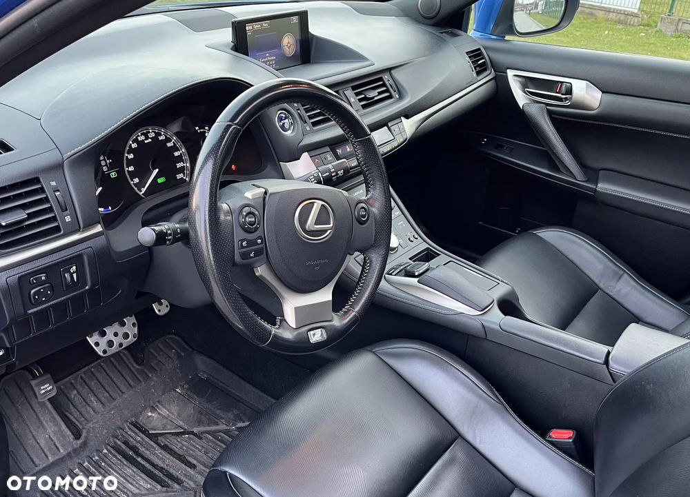 Lexus CT - 10