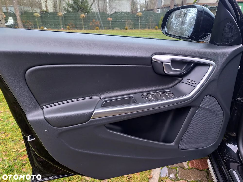 Volvo V60 Cross Country - 25