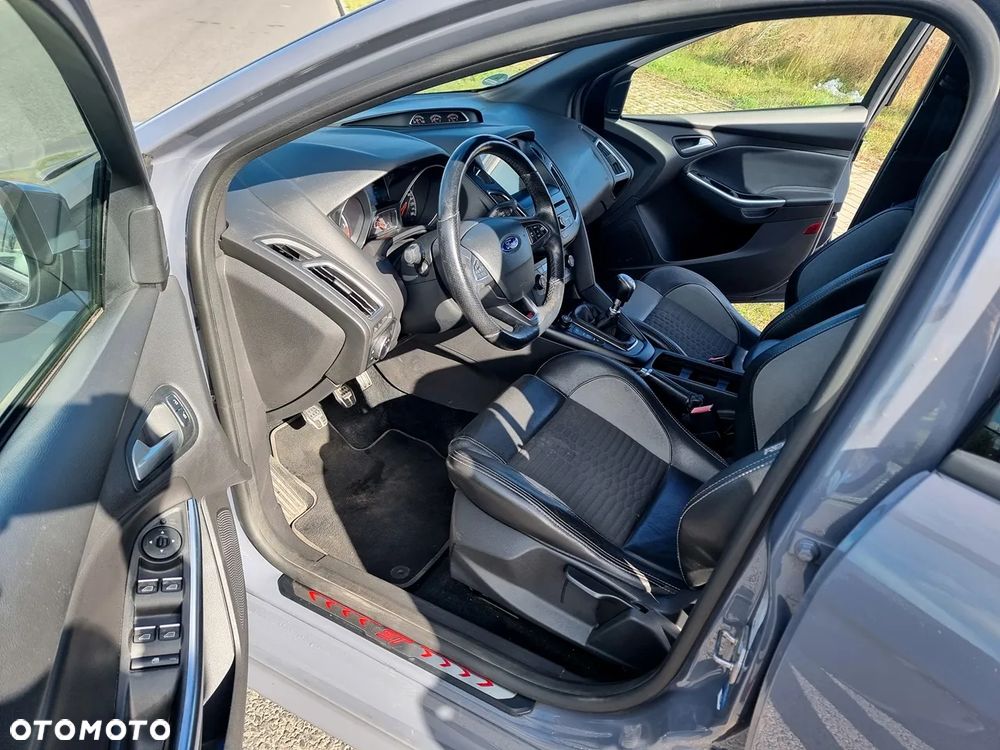 Ford Focus 2.0 TDCi ST - 27