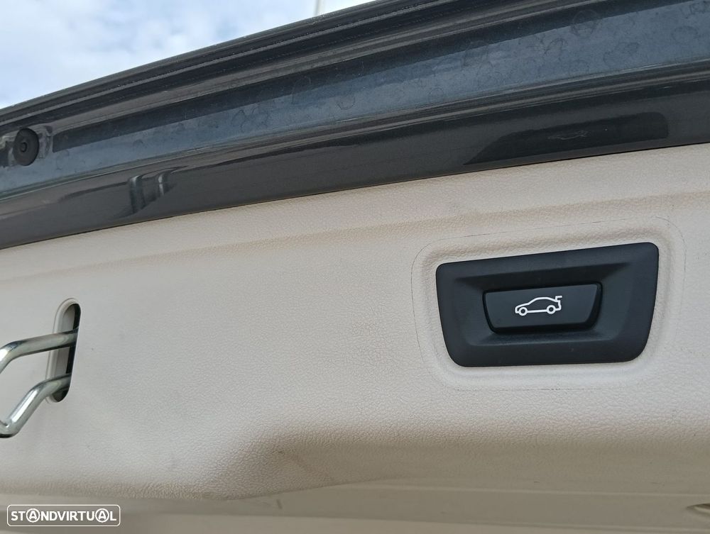 BMW 318 d Touring Auto - 26