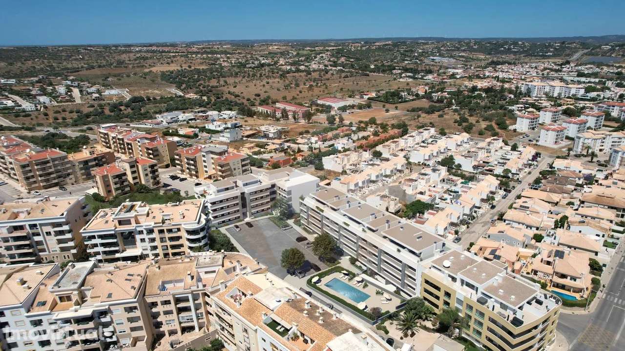 T1+1 de Luxo a 500m da Praia – Conforto e Tecnologia em Lagos - Grande imagem: 3/13