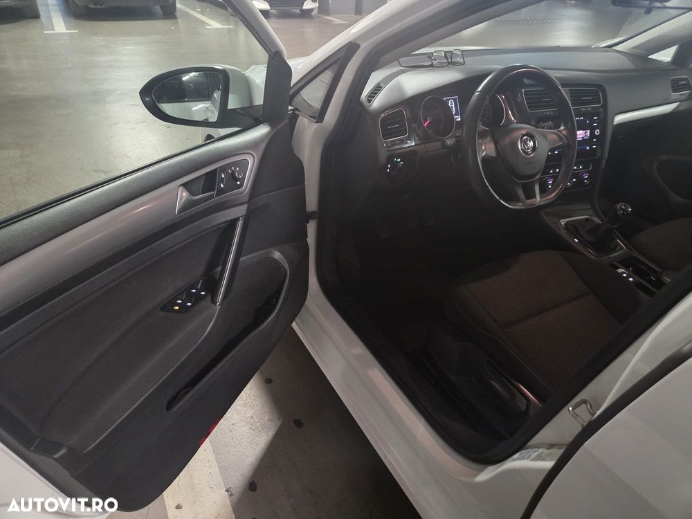 Volkswagen Golf - 11