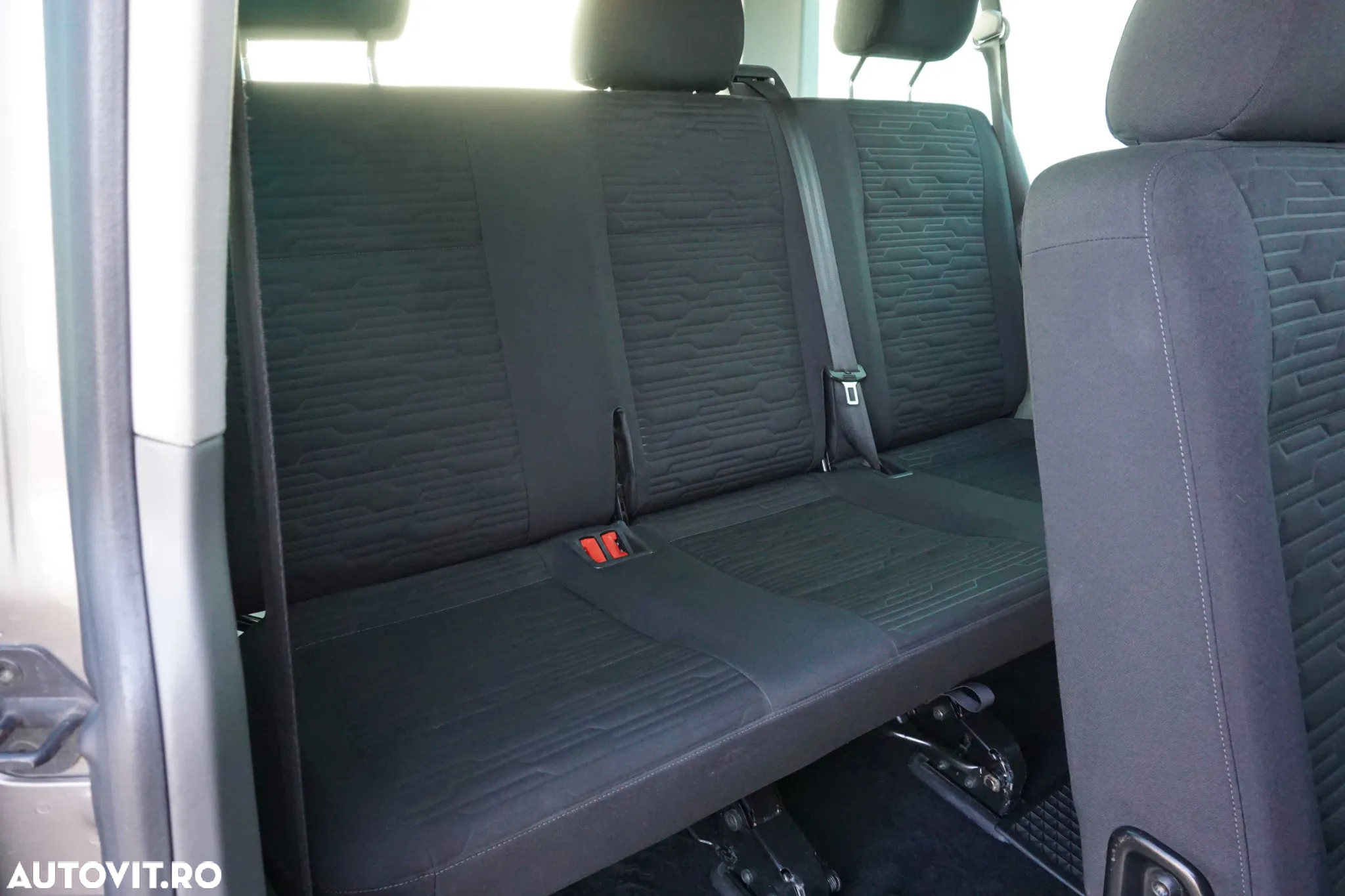 Volkswagen Caravelle T6.1 2.0 TDI 110 kW LR Comfortline DSG - 28