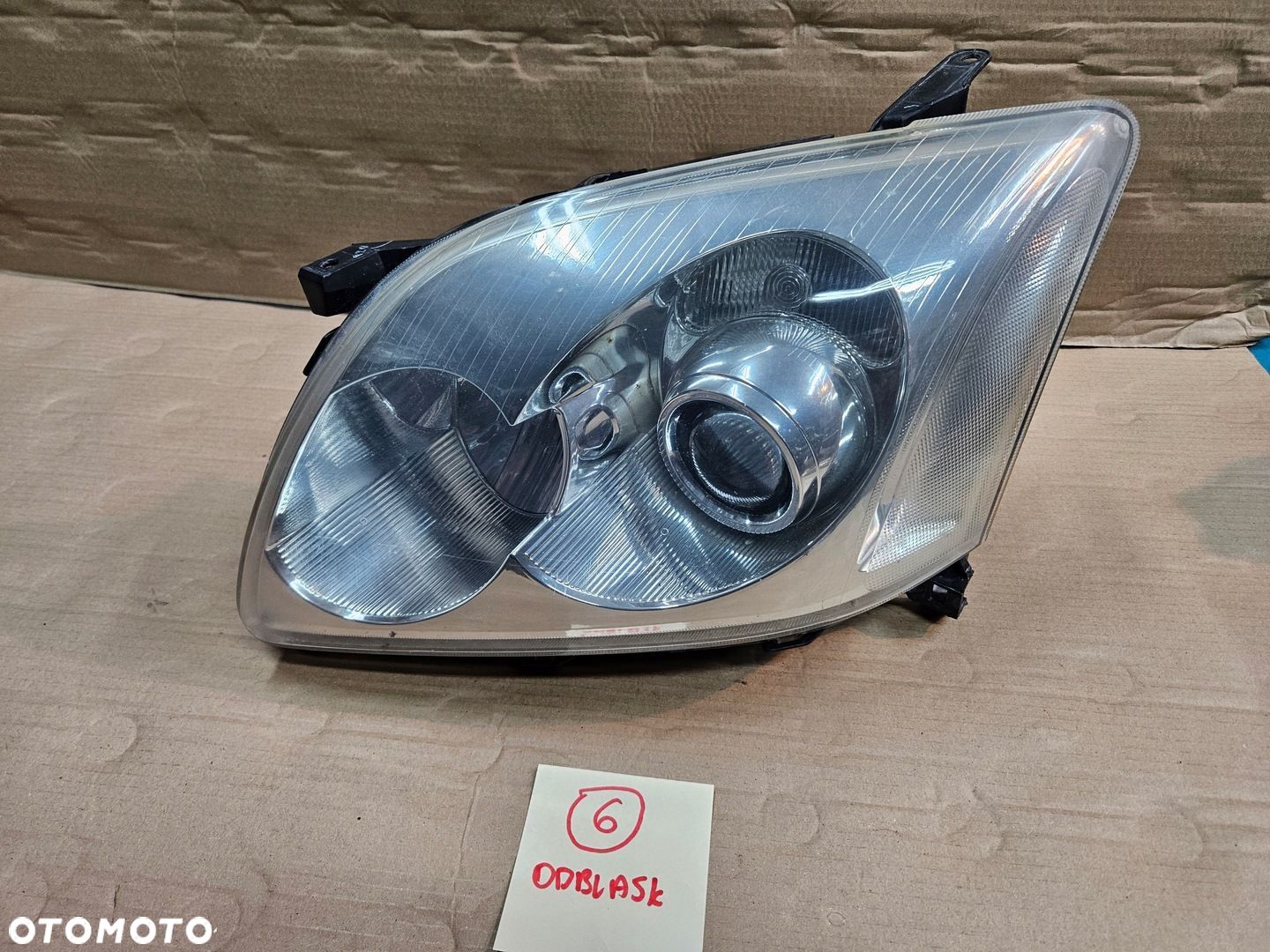 TOYOTA AVENSIS T25 03-06 LAMPA PRZÓD LEWY - 1