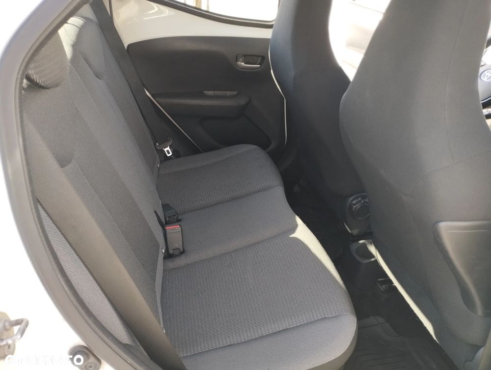 Toyota Aygo x-play - 12