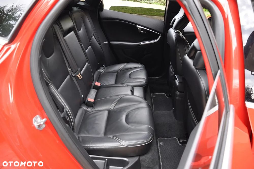 Volvo V40 D4 R-Design Summum - 25