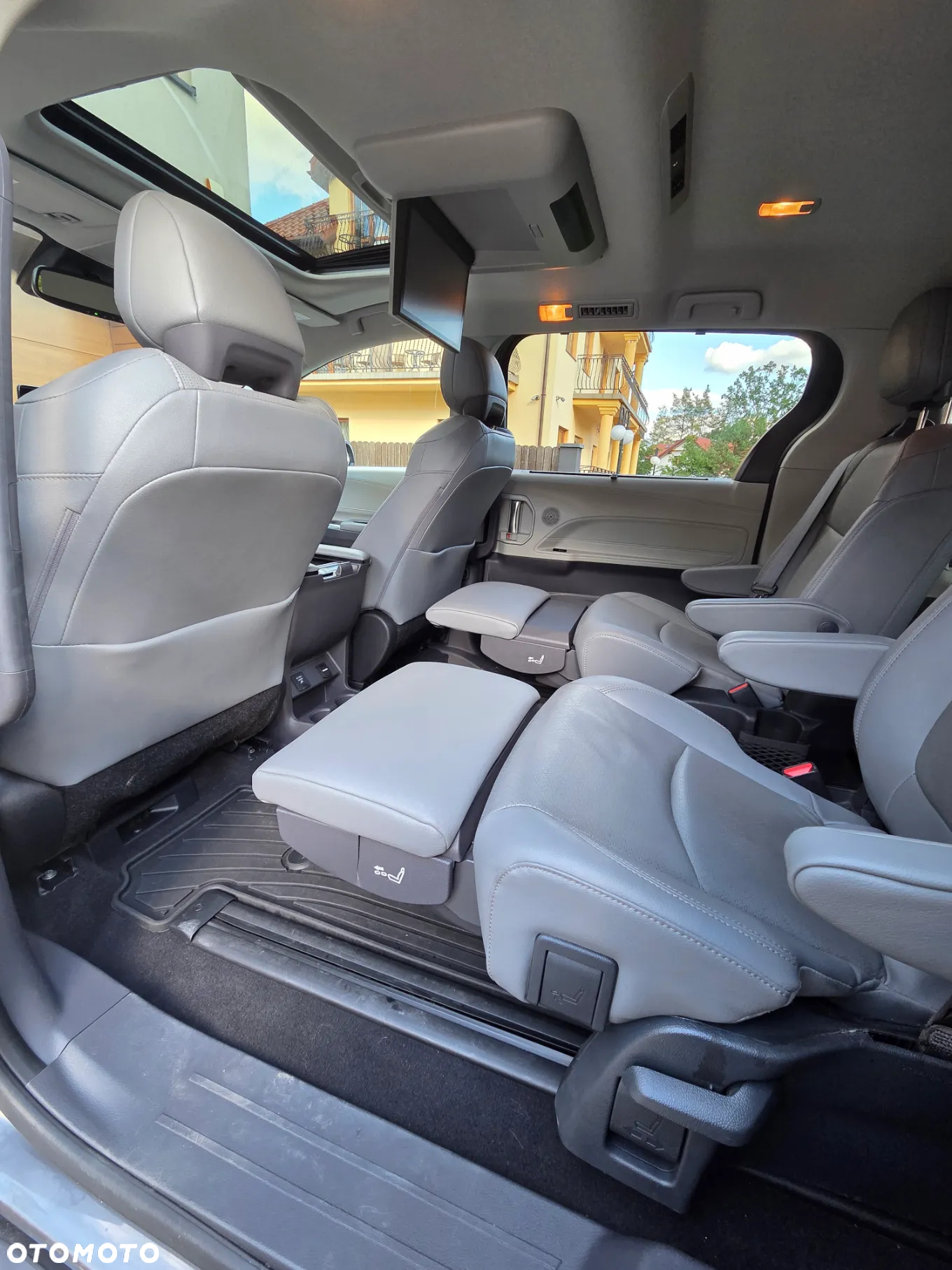 Toyota Sienna - 10