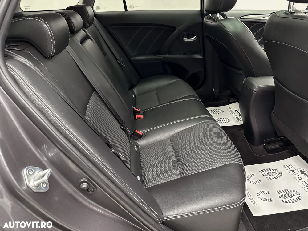 Toyota Avensis 2.0 D-4D Executive - 17