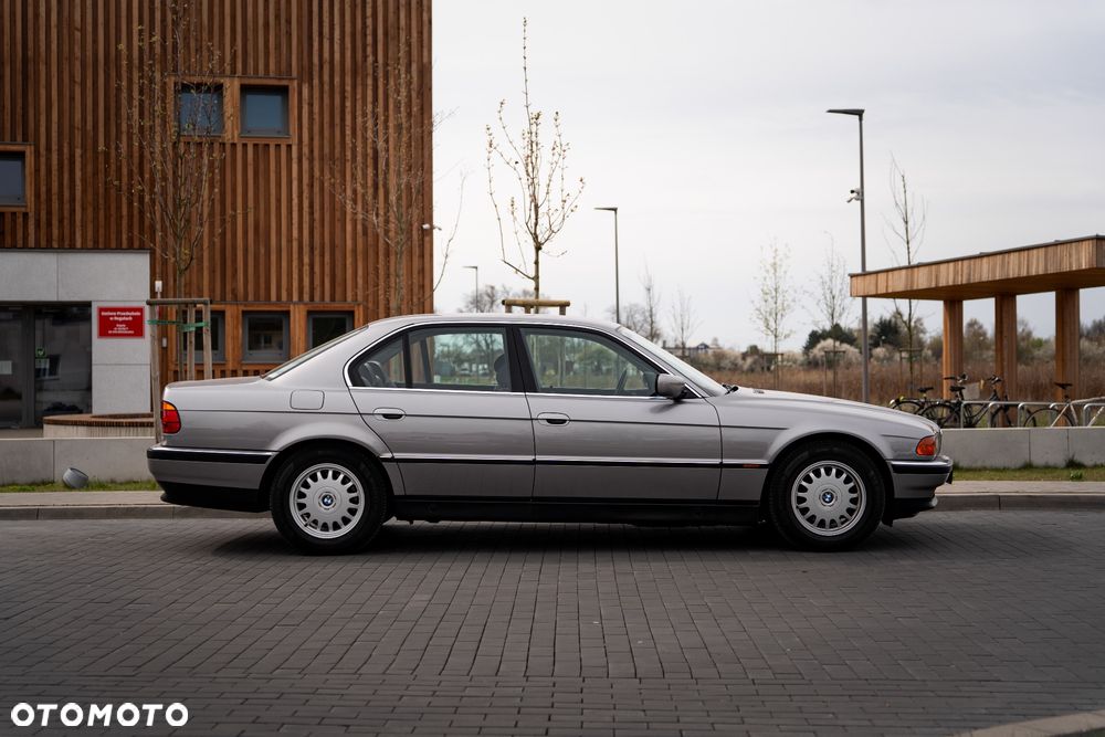 BMW Seria 7 730i - 4