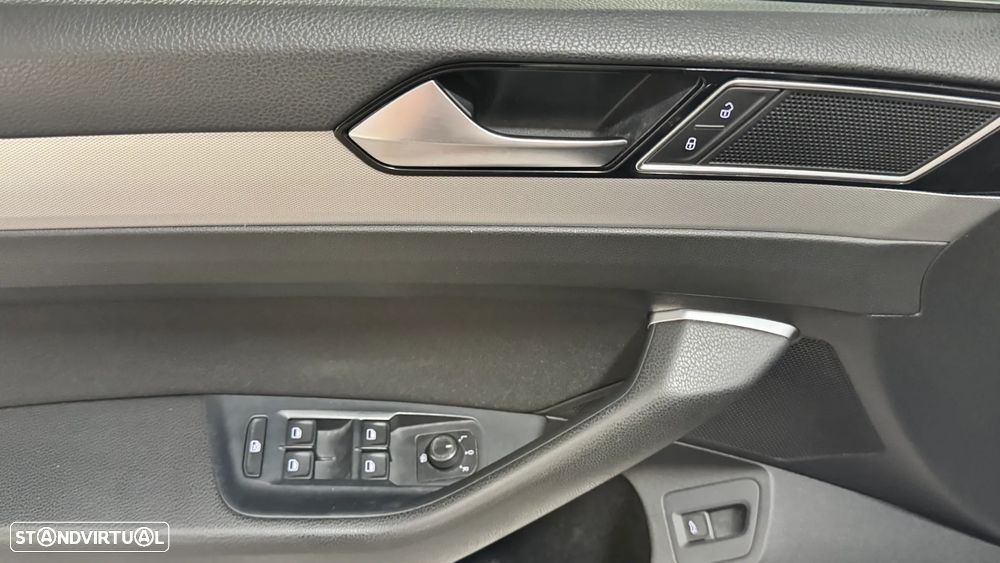 VW Passat Variant 2.0 TDI Confortline - 18