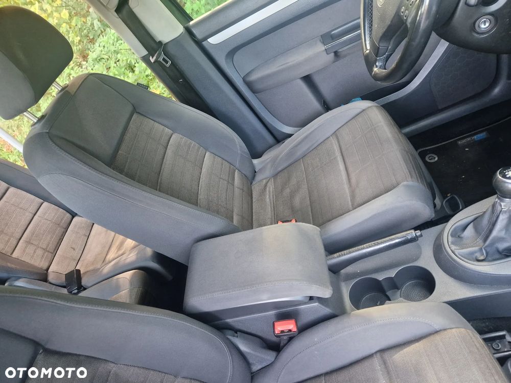 Volkswagen Touran - 19