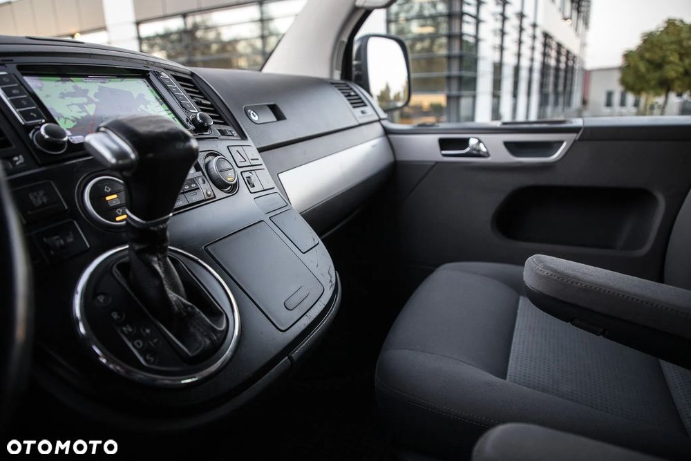 Volkswagen Multivan - 21