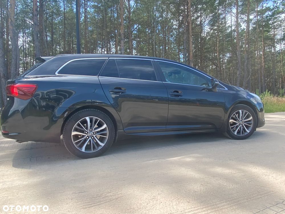 Toyota Avensis 2.0 D-4D Premium - 3