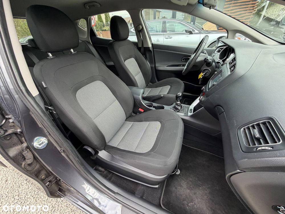 Kia Ceed 1.6 CRDi 136 ISG Dream-Team Edition - 37