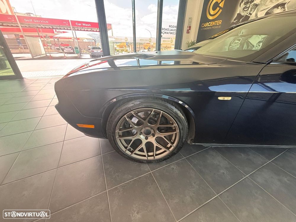 Dodge Challenger - 4