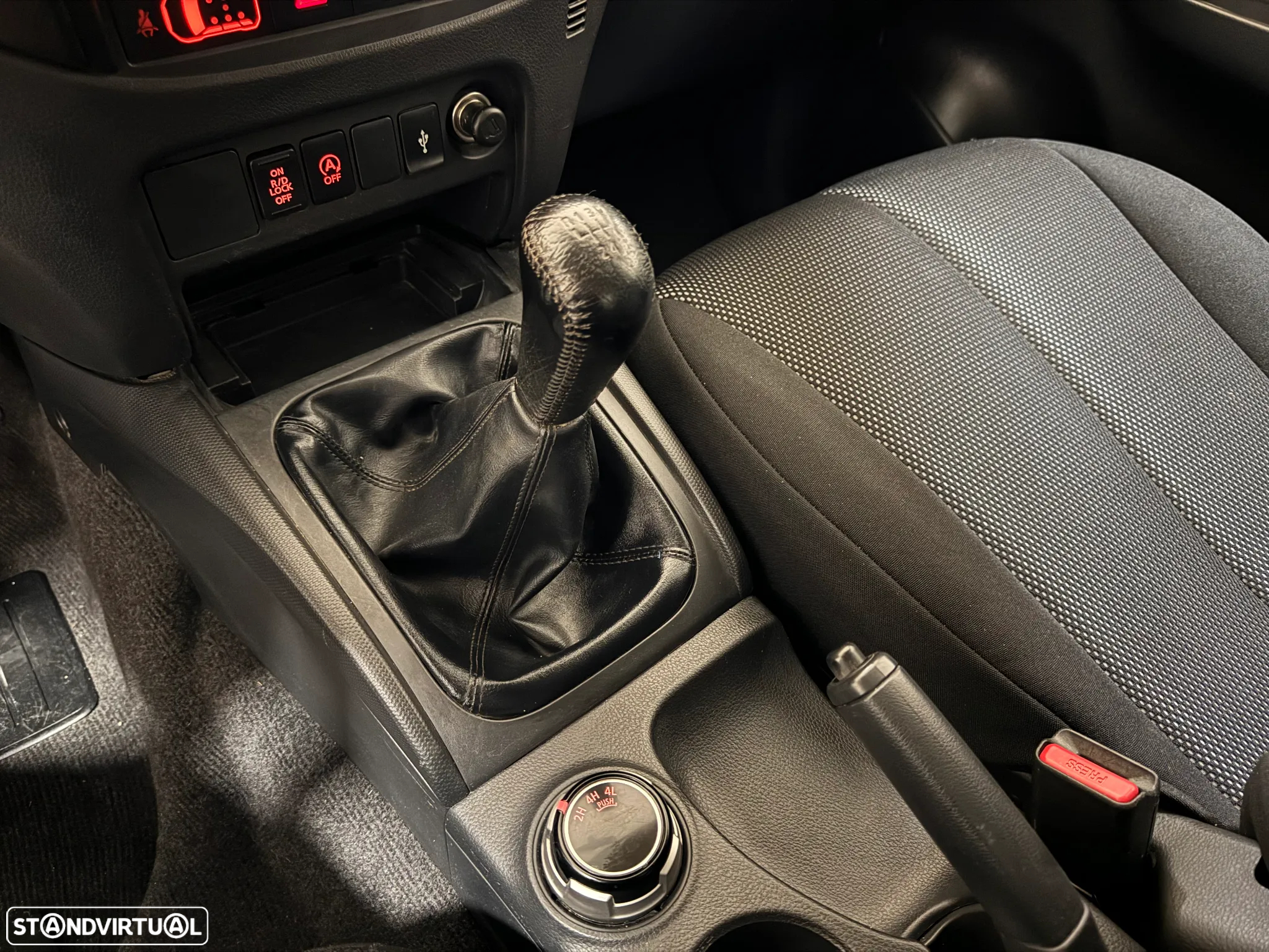 Mitsubishi L200 2.3 DI-D Space Cab Invite 4WD 3L IVA DEDUTIVEL - 28