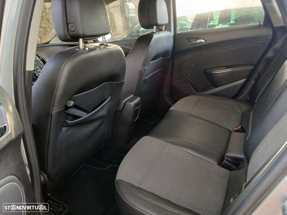 Opel Astra 1.7 CDTI Cosmo - 9