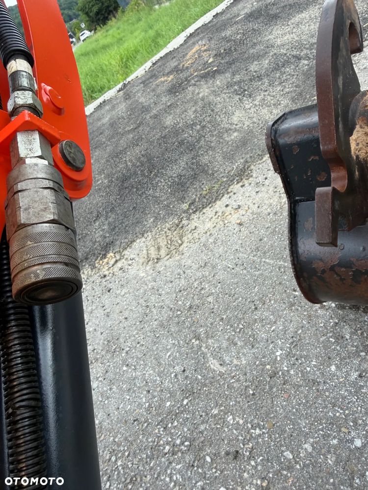 Kubota KX016-4 Koparka Gąsienicowa 2 tony. DEKRA aktualna do 2026r. 3 łyżki.+ pług fabryczny do równania kruszywa lub odśnieżania. Szybkozłącze Hydrauliczne. zmiana łyżek bez wychodzenia z kabiny! Rozsuwane Hydr. podwozie! Sprowadzona z Gospodarstwa Norweskiego! Zero luzów i wycieków. Maszyna jak Nowa z Salonu! 2020 rok. 1000 mtg! Pełna Dokumentacja. Gąsienice bez zużycia! Łyżka Skarpowa+ 2 kopiące. szybka wolna jazda. Ani deka luzów i wycieków. OKAZJA  Dodatkowe sekcje Hydr. Po serwisach kolejny za 400 mtg! - 19