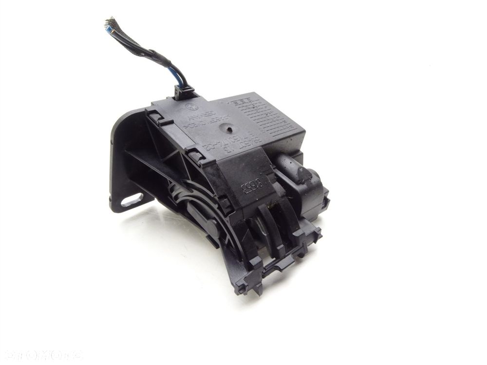 Moduł centralnego zamka sterujący zamek konsoli 7150174 bmw e93 cabrio - 3