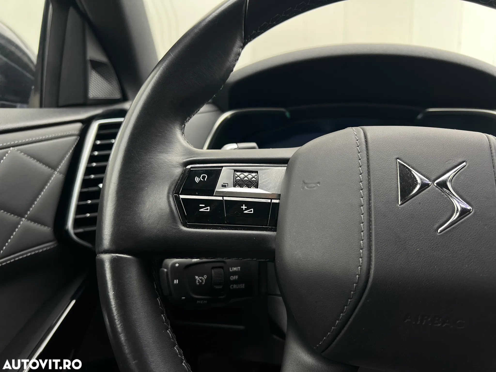 Citroën DS7 Crossback E-TENSE 4x4 GRAND CHIC - 17