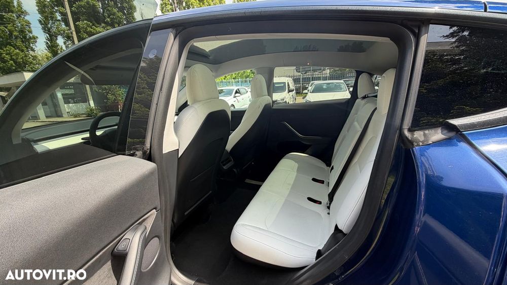 Tesla Model Y - 13