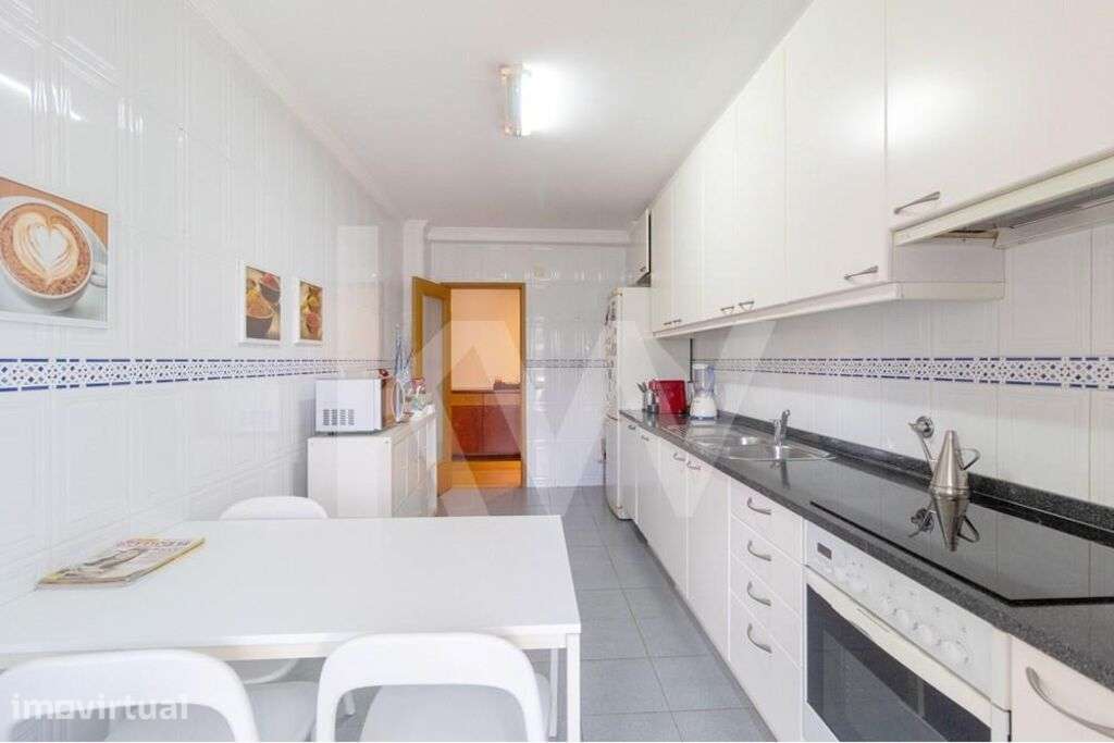T3 Luminoso com Garagem Box e Rendimento Garantido até dezembro 2026 – - Grande imagem: 4/26