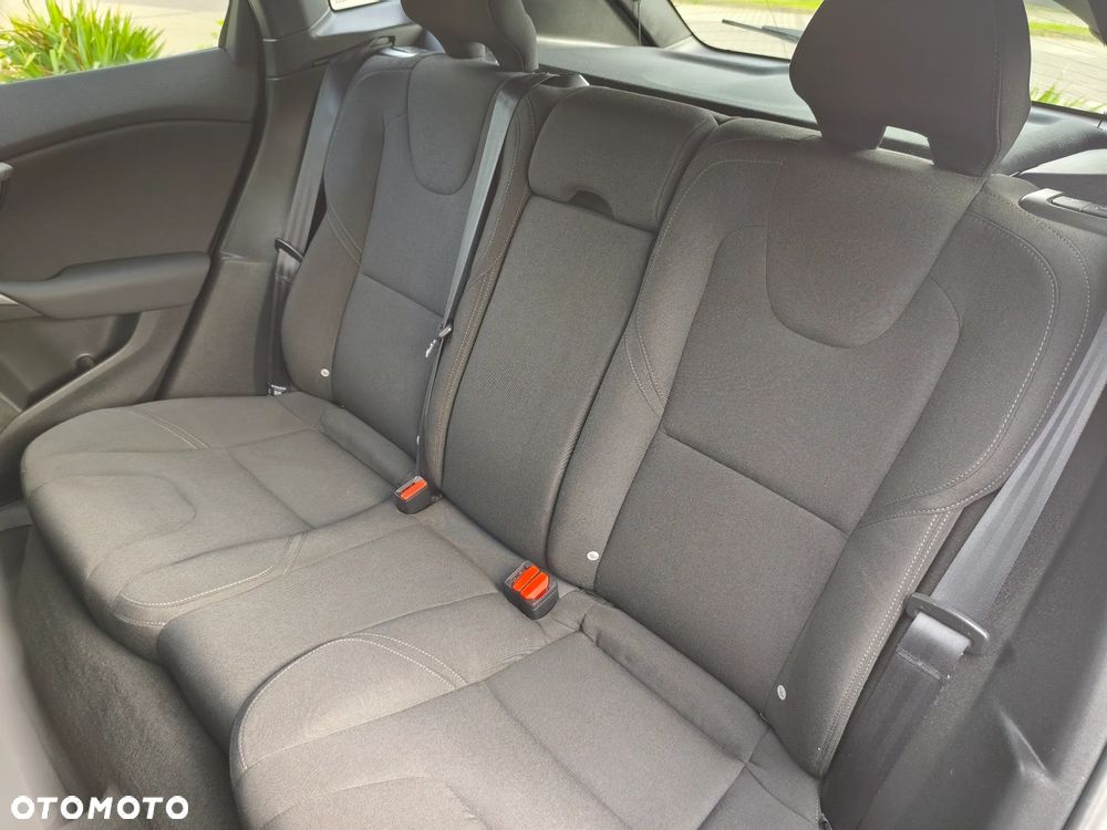 Volvo V40 D2 - 17