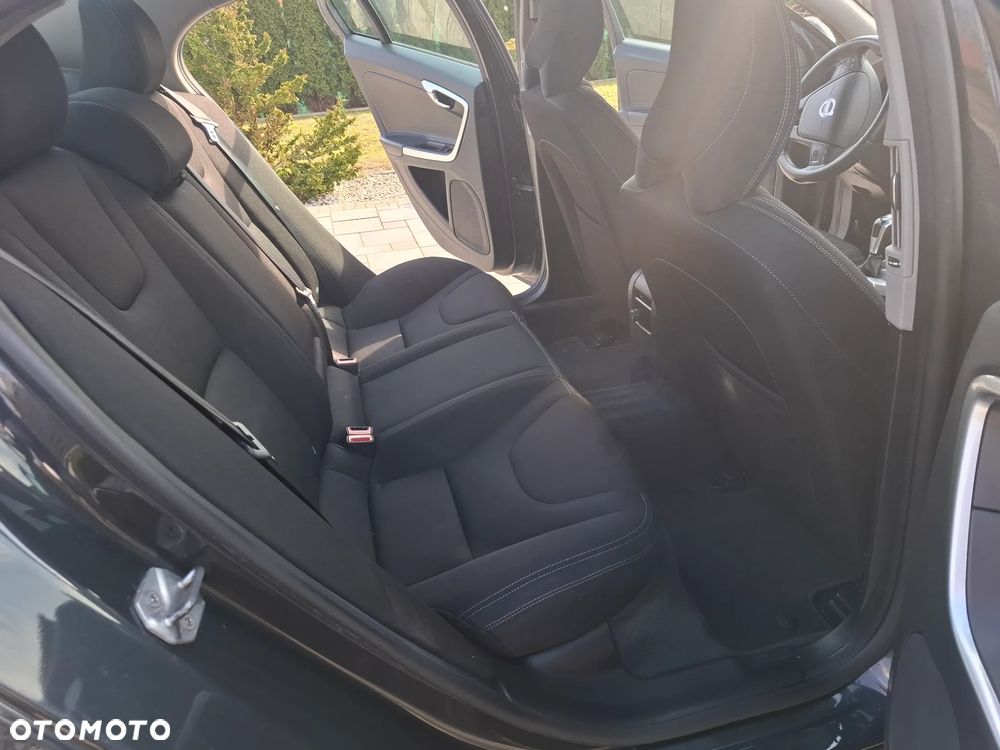 Volvo S60 D2 Momentum - 16