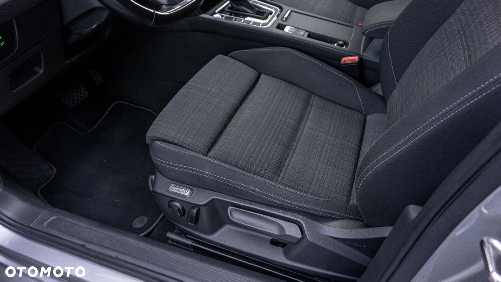 Volkswagen Passat Variant 2.0 TDI SCR DSG Comfortline - 34