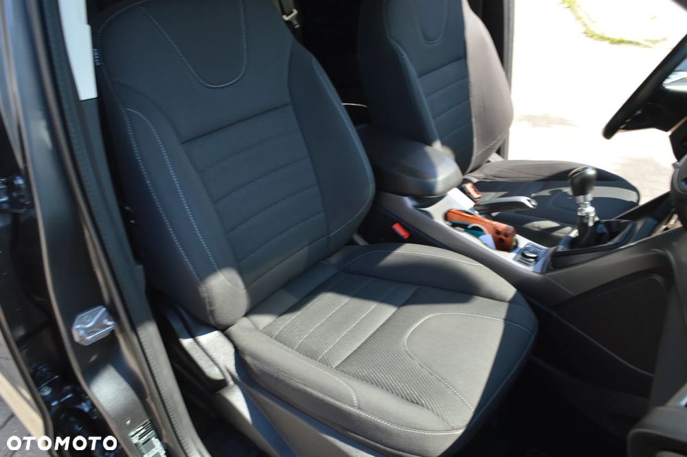 Ford Kuga 2.0 TDCi 2x4 Titanium - 20