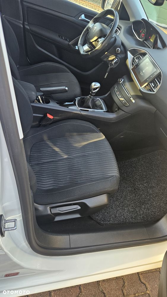 Peugeot 308 1.6 THP Active - 19