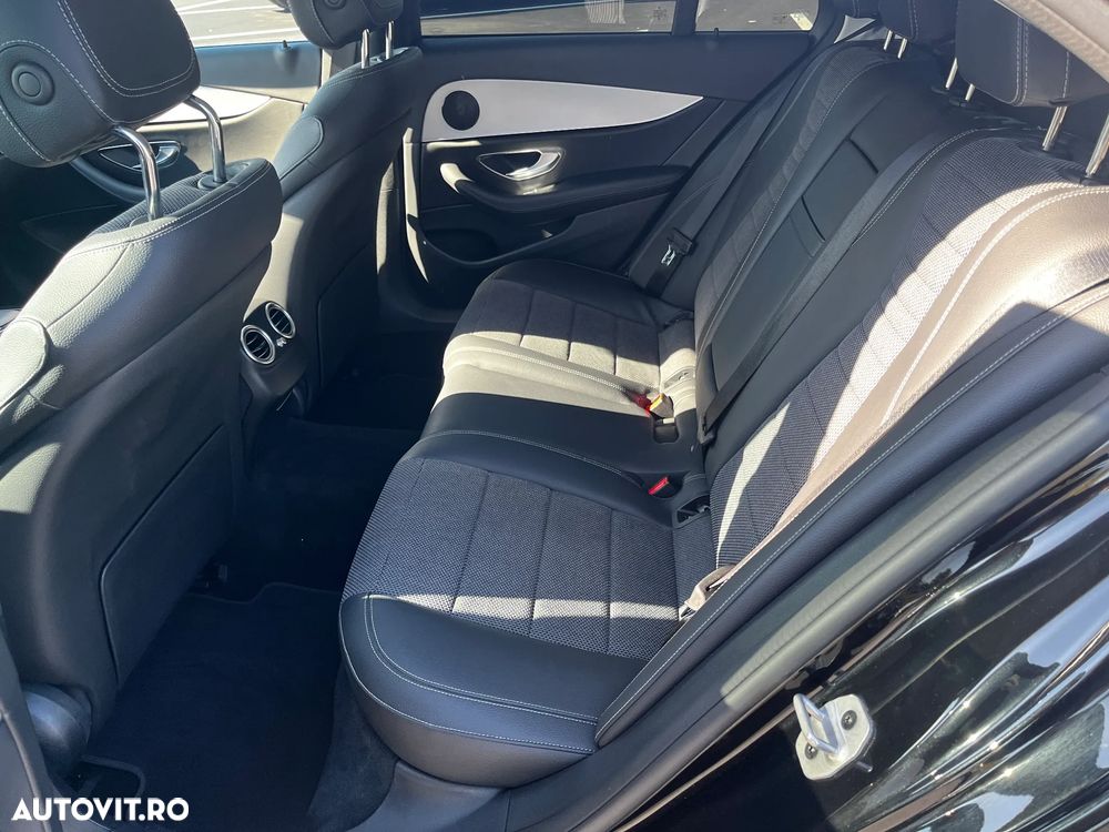 Mercedes-Benz E 300 4MATIC Aut. - 12