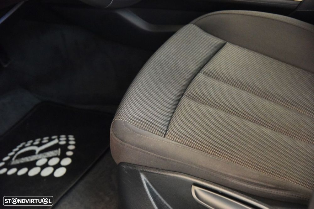 Audi A4 Avant 35 TDI Design S tronic - 13