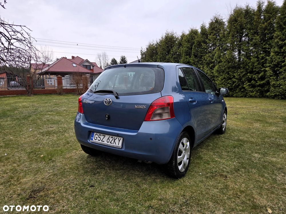 Toyota Yaris 1.3 - 11