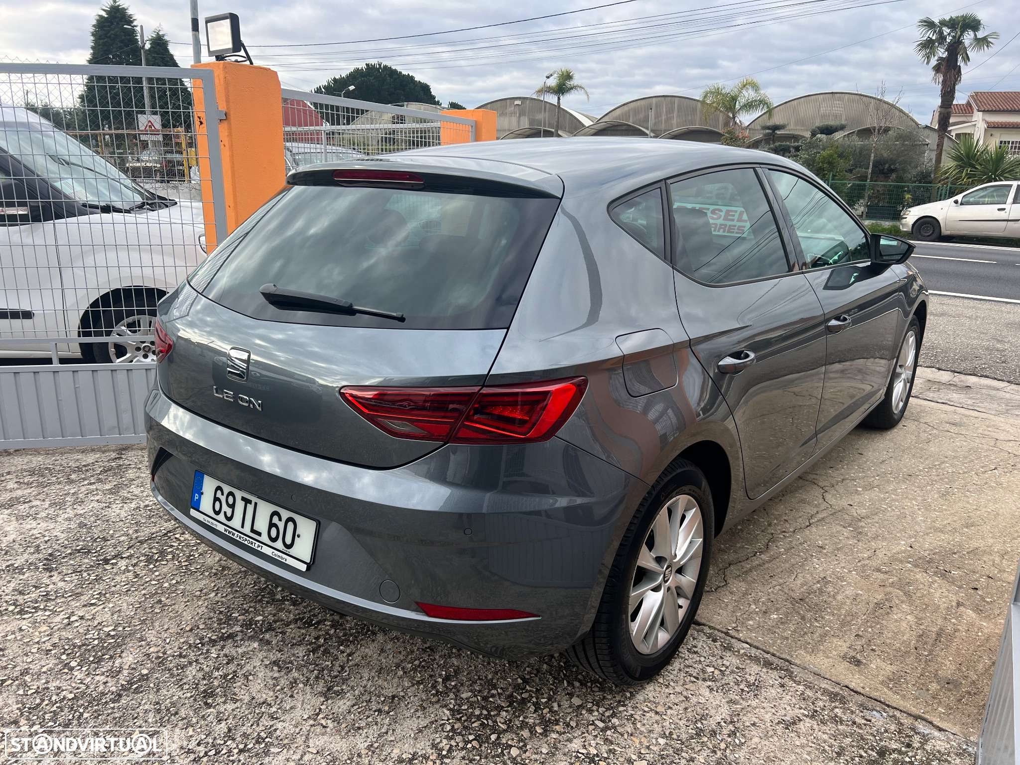 SEAT Leon 1.6 TDI FR S/S - 10
