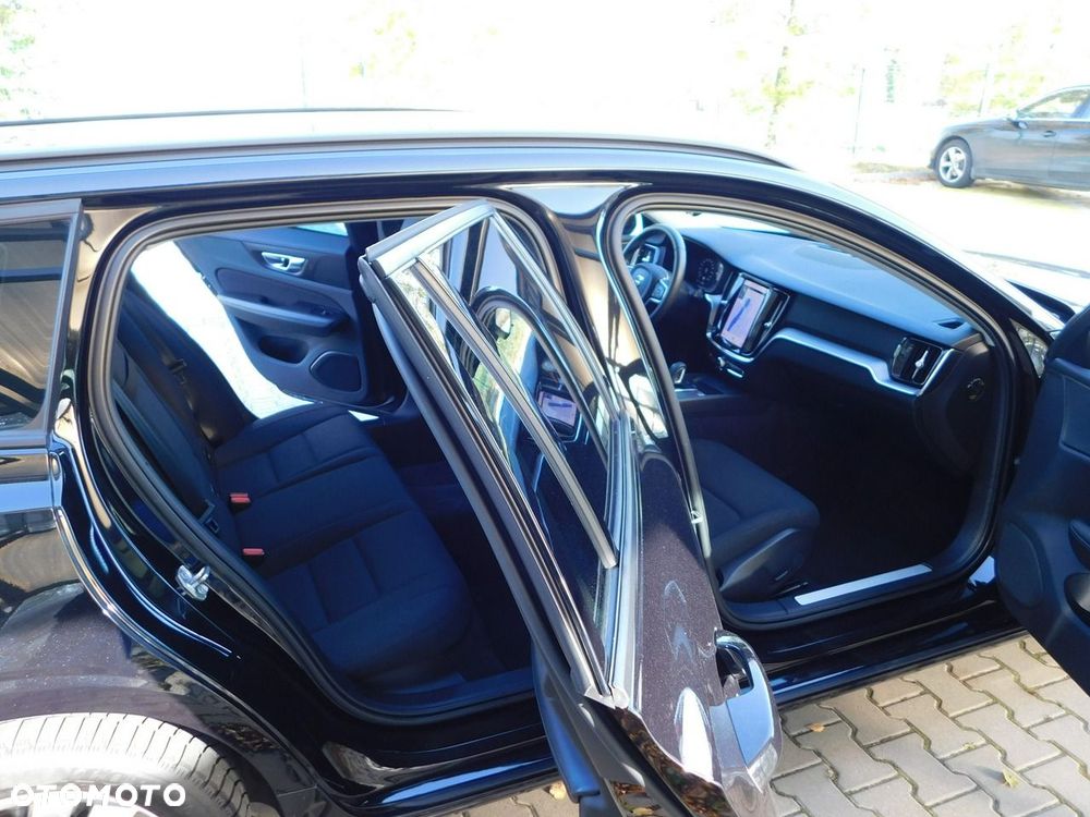 Volvo V60 B3 B DKG Essential - 14