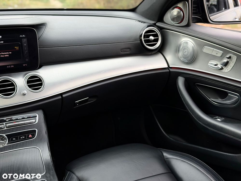Mercedes-Benz Klasa E 220 d 4Matic 9G-TRONIC AMG Line - 28